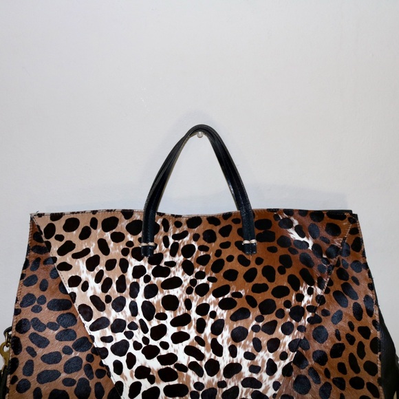 SOLD! ❤️ Clare V. Simple V Tote Bag in Leopard - Picture 8 of 16